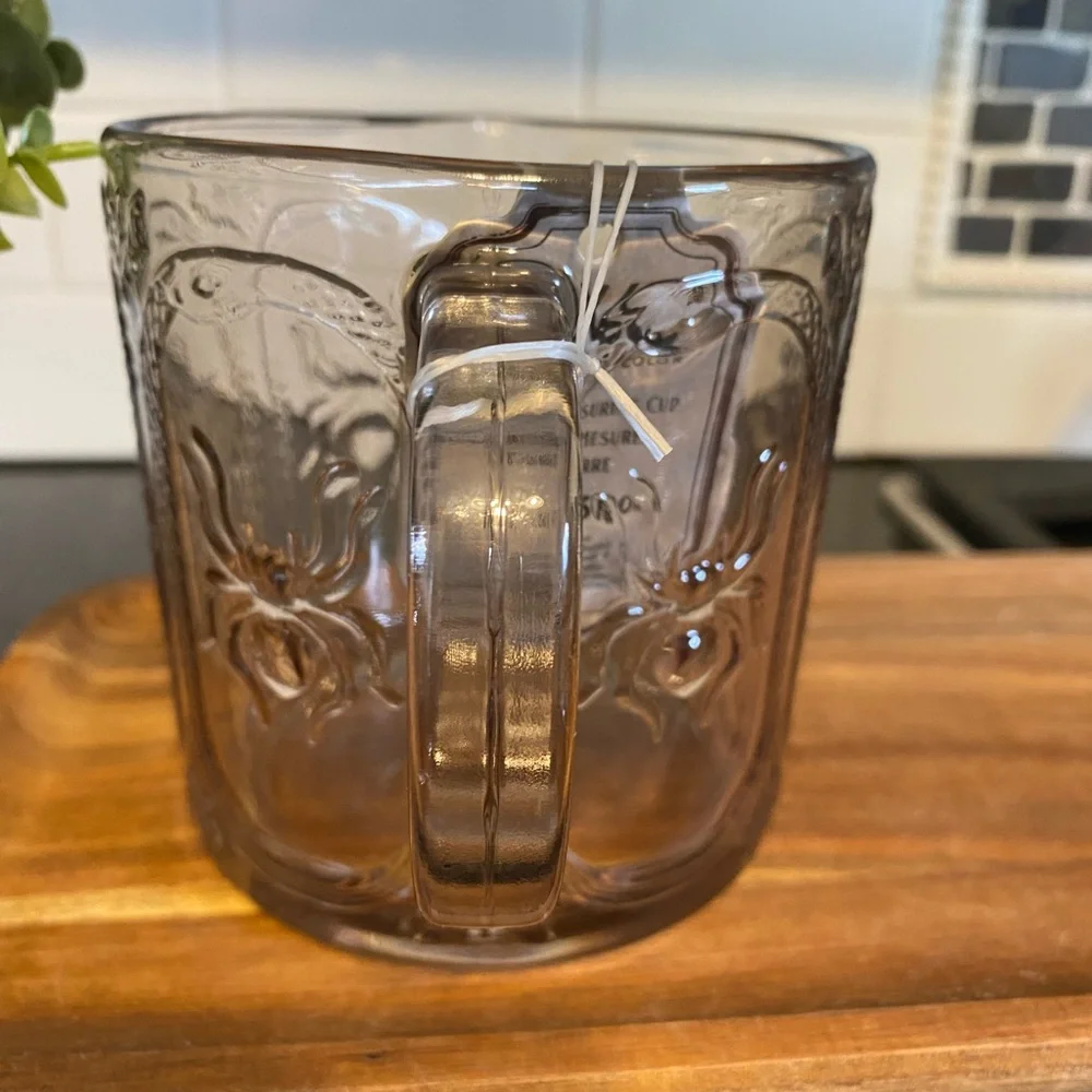 CWC Halloween Glass Measuring Cup With Spiders Bats Snakes 16oz